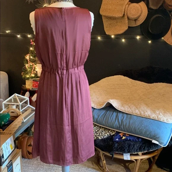 Like New Ann Taylor Loft Elegant Plum Sleeveless Dress size 8 - Picture 2 of 8